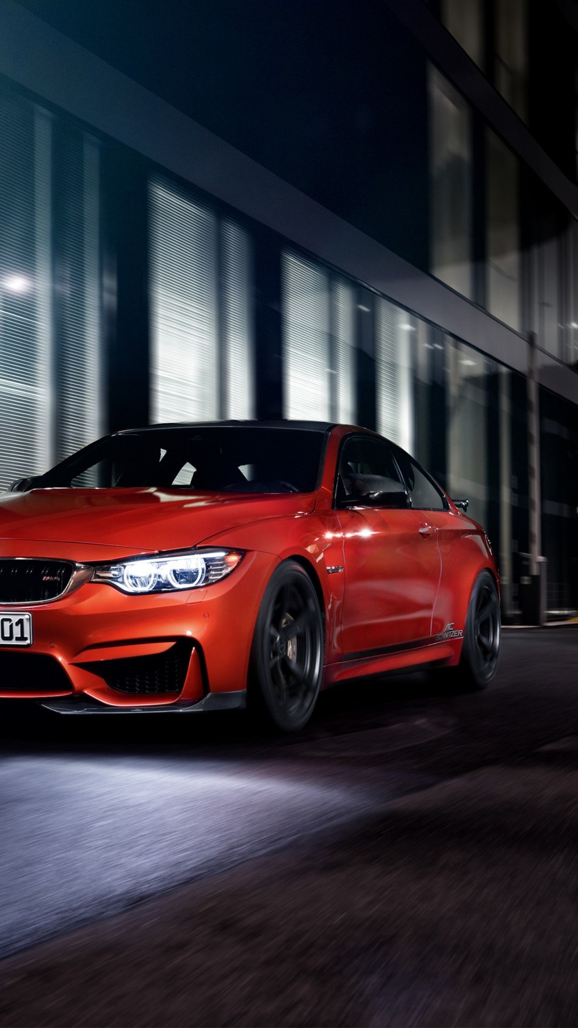 Мойка и покрытие керамикой кузова в Иркутске Яркий красный автомобиль после мойки